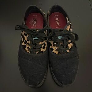 TOMS Leopard Canvas Sneakers Size 6.5